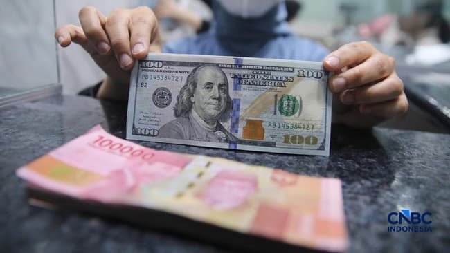 Rupiah Terlemah Sepanjang Masa Bank-Bank Jual Dolar di Atas Rp18000